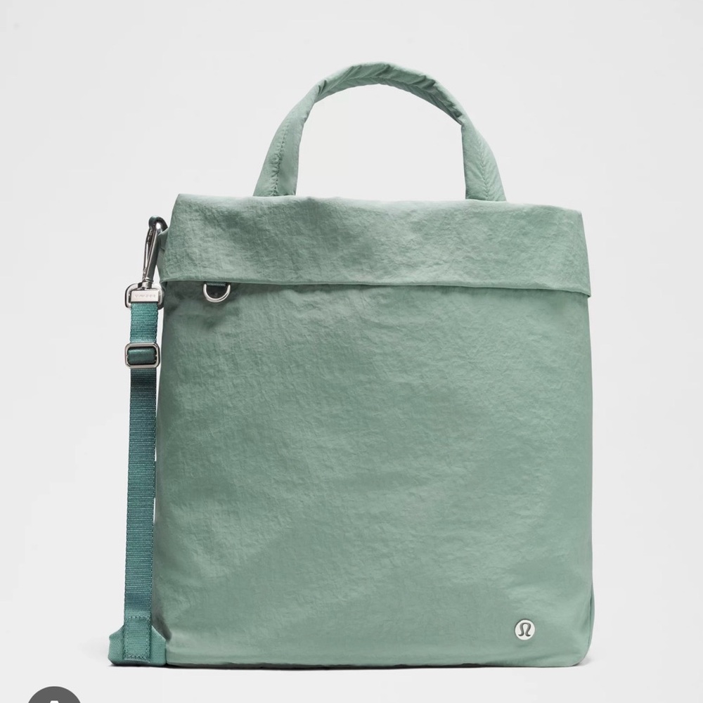 ✨NWT✨Lululemon Athletica On My Level Tote 20L Crater Blue